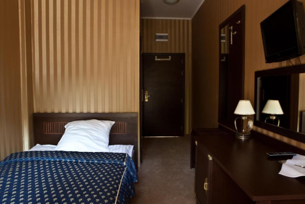 Shuma Hotel Dąbrowa Górnicza Стая снимка