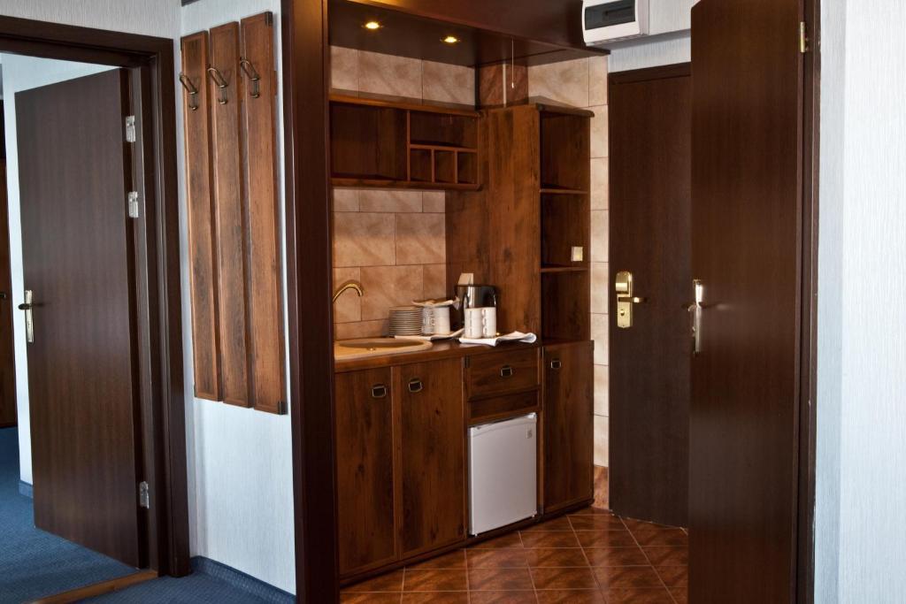 Shuma Hotel Dąbrowa Górnicza Стая снимка